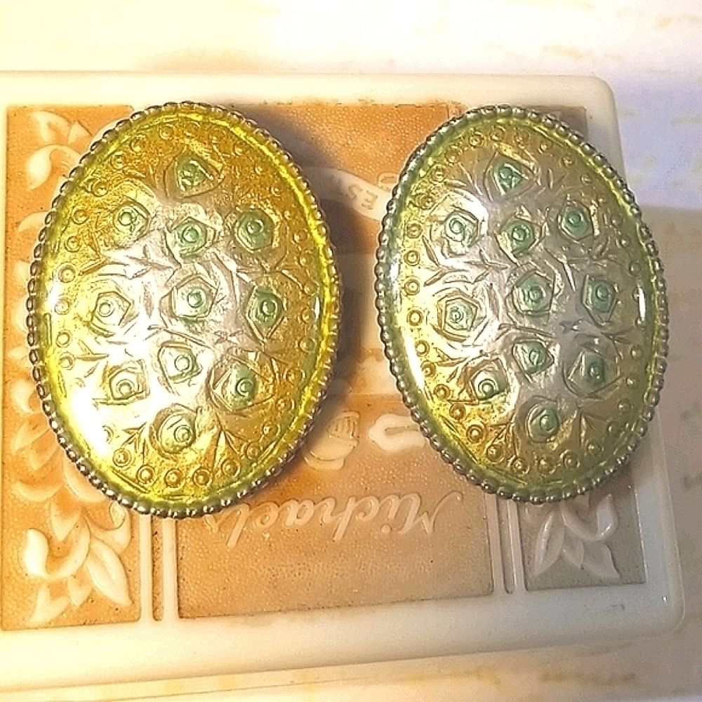 Ellen Designd Couture Signed Clip Earrings